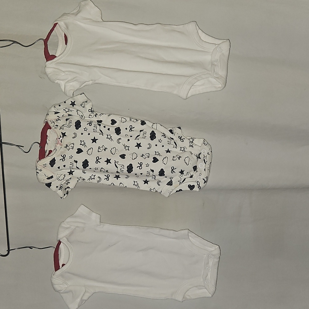 (×3)Carters Newborn Onesie White And Black Cotton